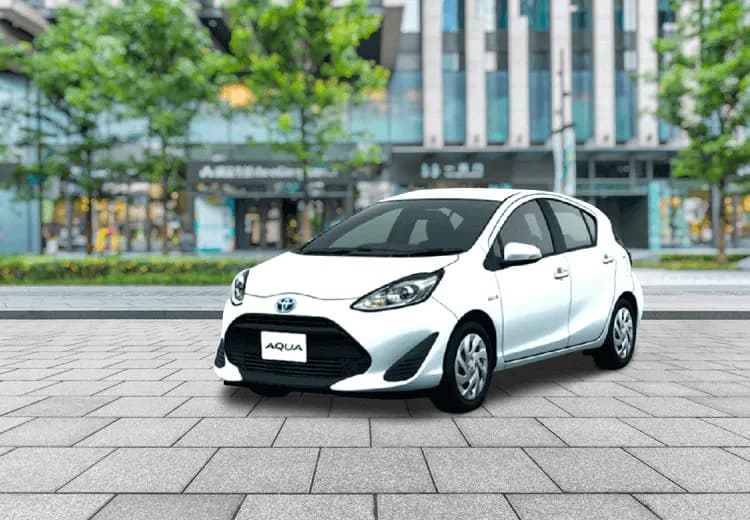 トヨタ・アクア徹底解剖レポート 燃費は？色は？内装は？