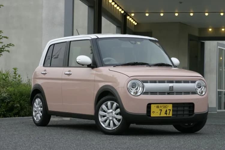 親しみやすさが女性に人気のラパンは安全装備も揃っている