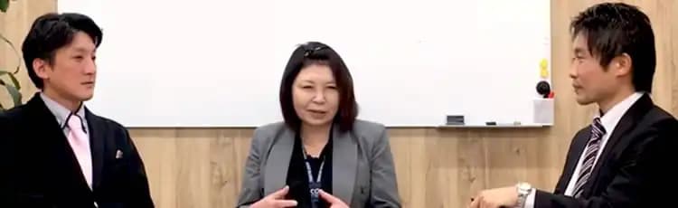 専門カスタマーセンターでお客様のご相談に応じる様子