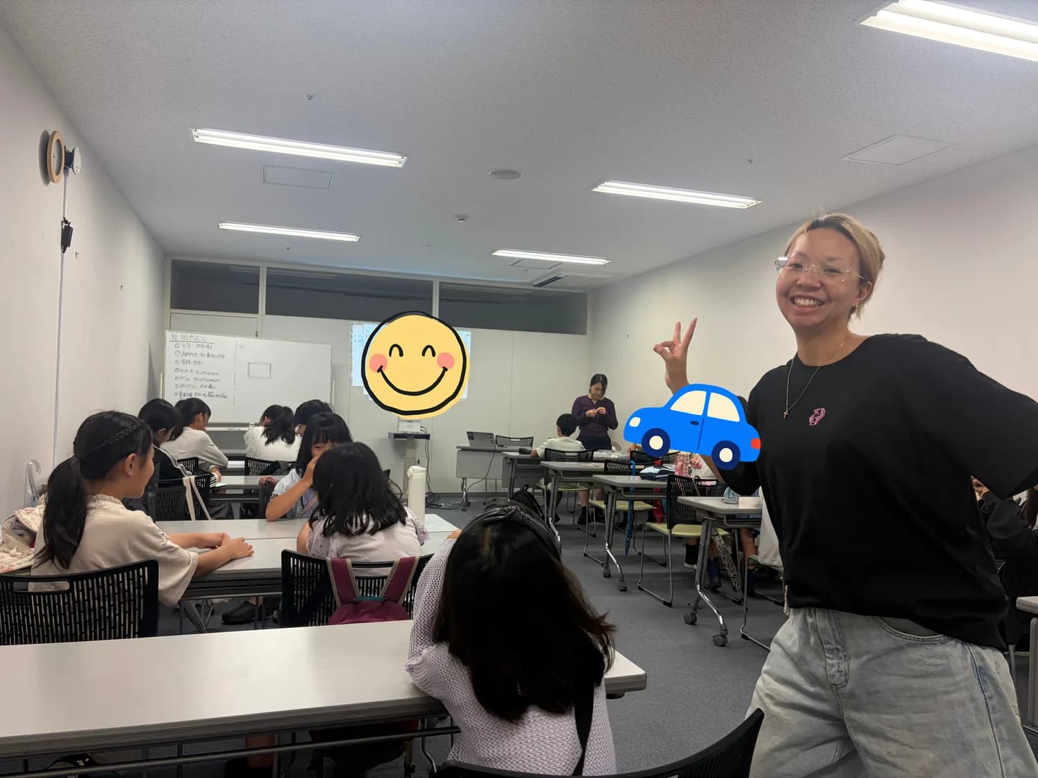 準備会議の会場でポーズをとるニコノリスタッフ