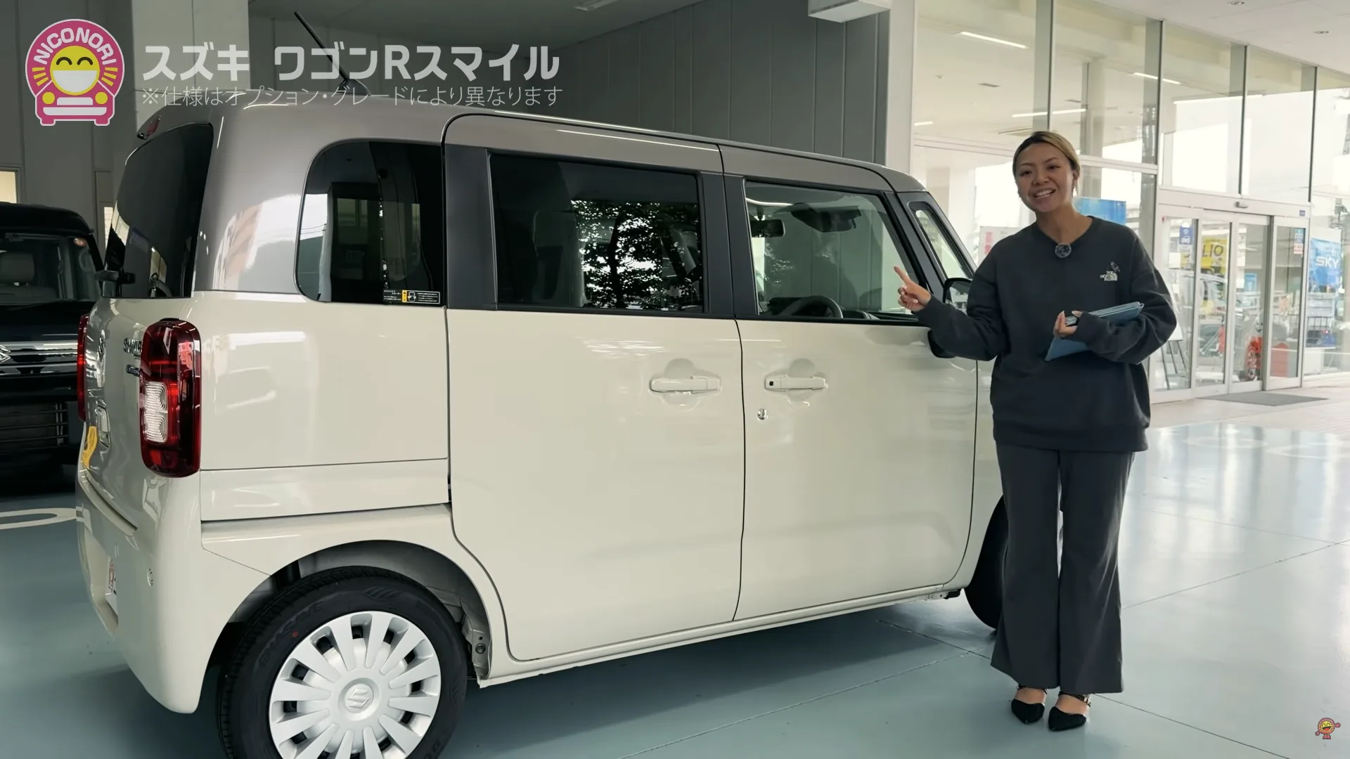 ソフトベージュメタリック・トープグレージュ2トーンルーフのワゴンRスマイル